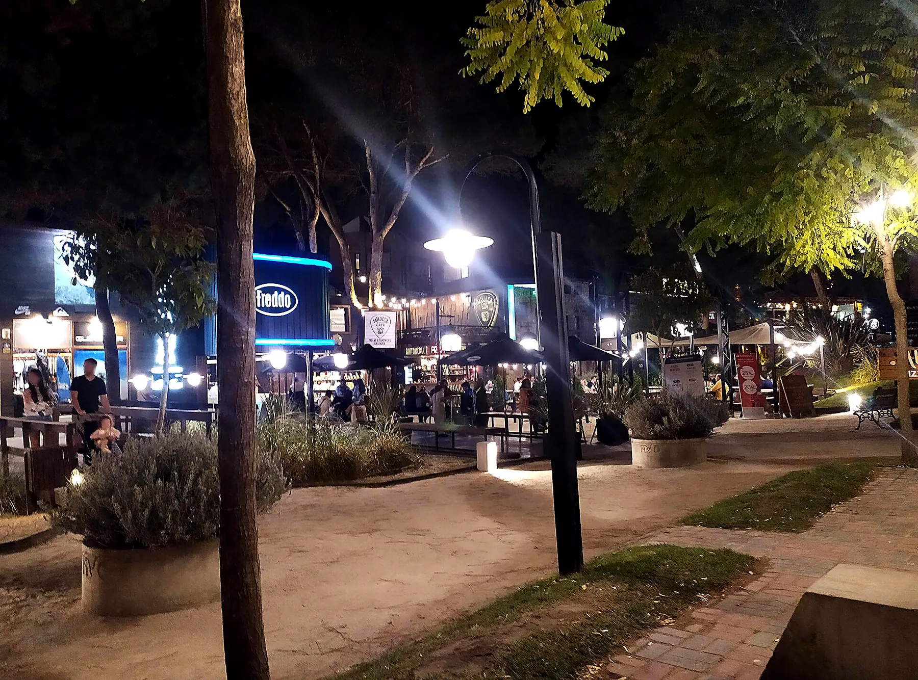Centro comercial de Mar de las Pampas de noche