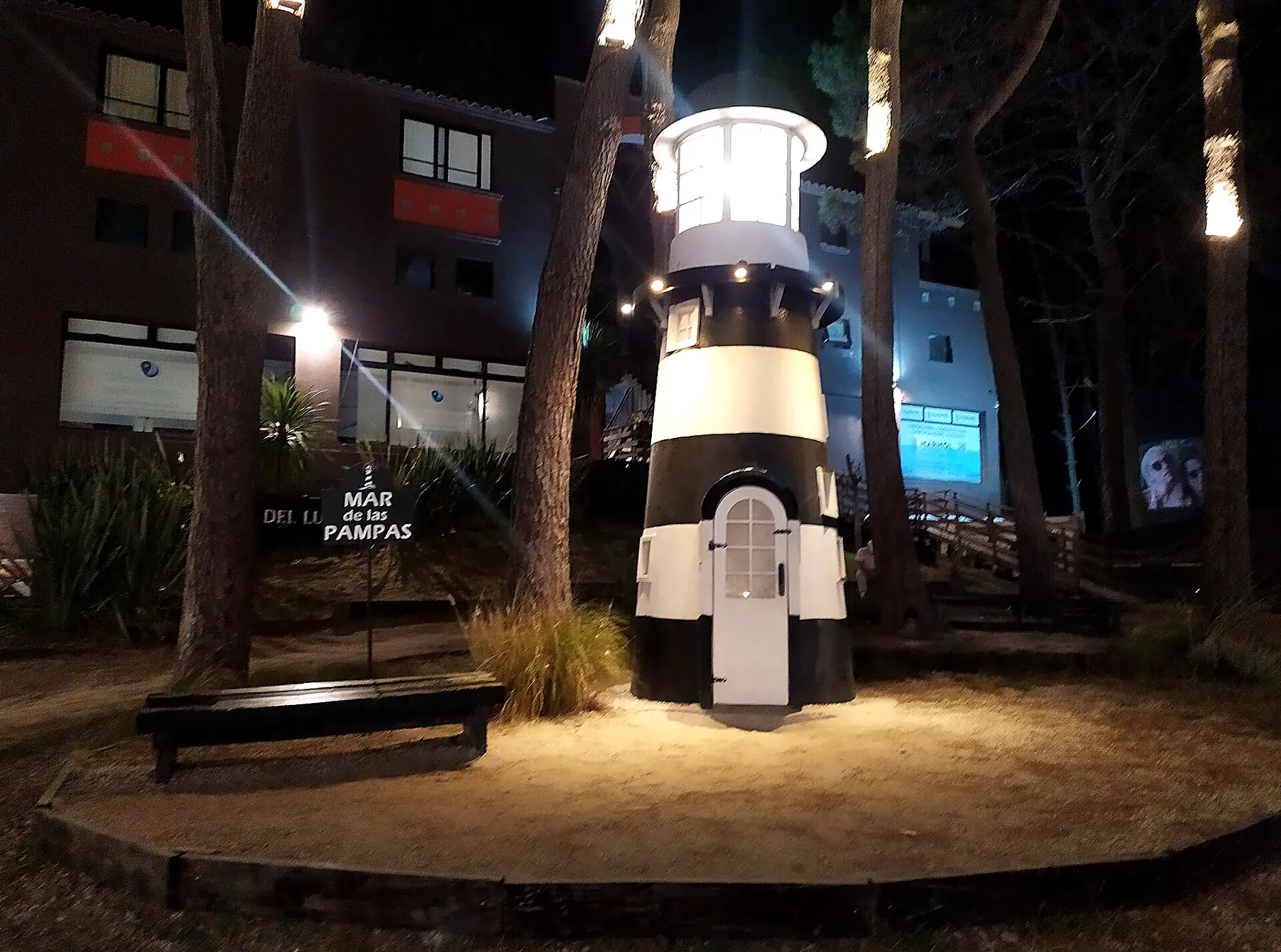 Réplica de faro en el centro comercial de Mar de las Pampas