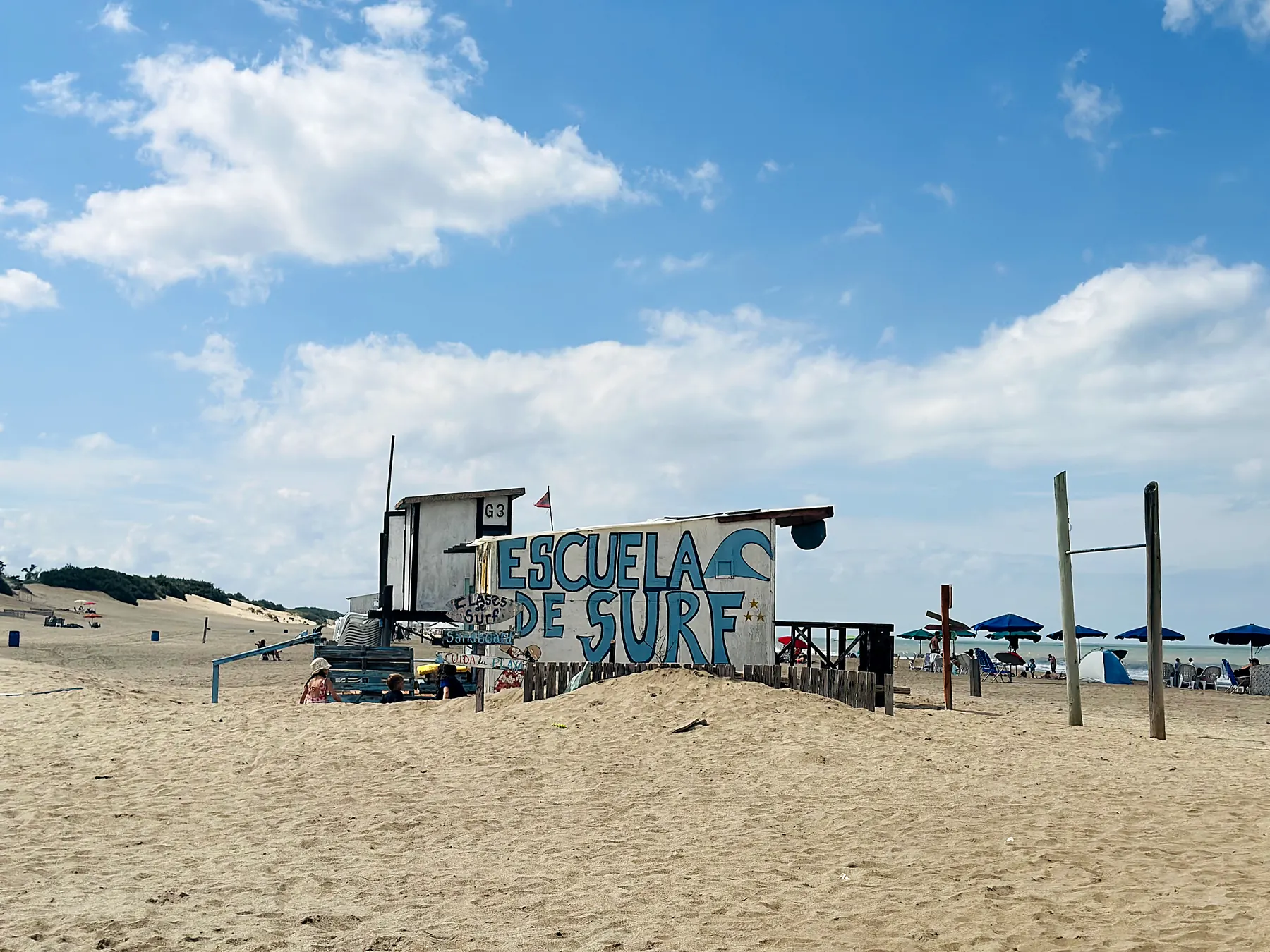 Escuela de surf en la playa